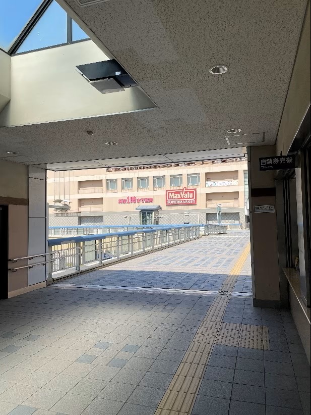 改札口を出て右折